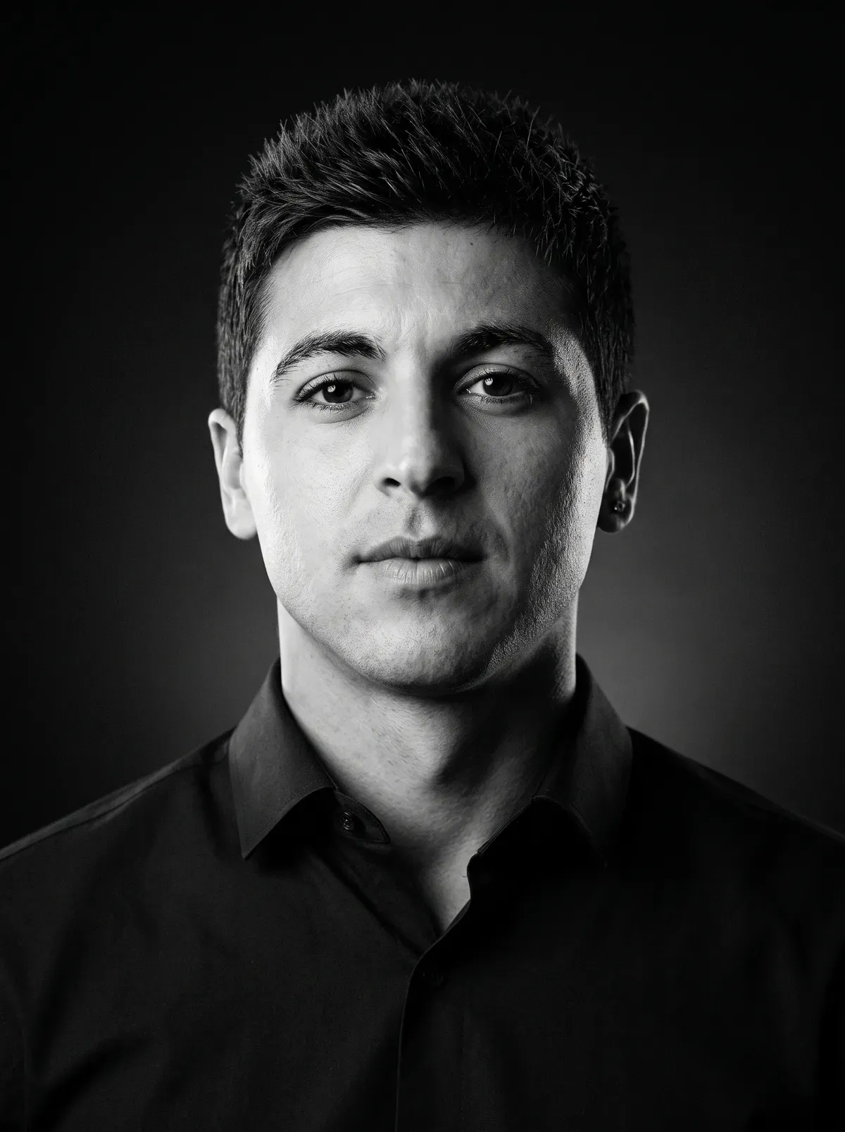 Samet Erdogan — Schwarz-Weiß-Portrait